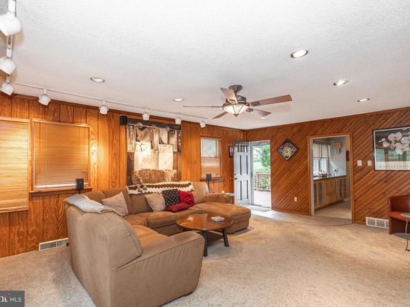 856 Gainsway Road, Yardley PA 19067