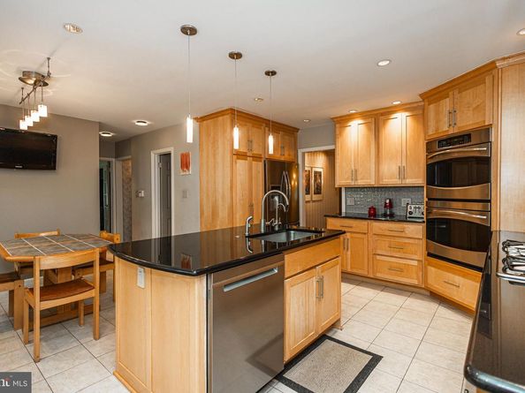 856 Gainsway Road, Yardley PA 19067