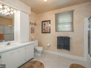 856 Gainsway Road, Yardley PA 19067
