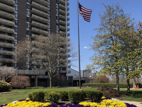1800 Old Meadow 410, Mclean VA 22102