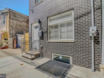 2832 Edgemont Street