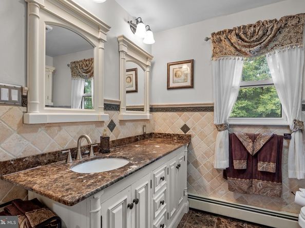 80 High Point W, Huntingdon Valley PA 19006