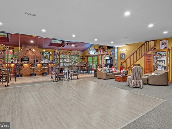 80 High Point W, Huntingdon Valley PA 19006