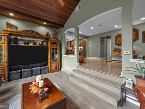 80 High Point W, Huntingdon Valley PA 19006