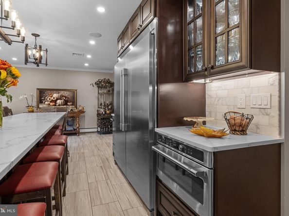 80 High Point W, Huntingdon Valley PA 19006