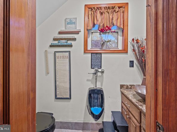 80 High Point W, Huntingdon Valley PA 19006