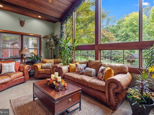 80 High Point W, Huntingdon Valley PA 19006