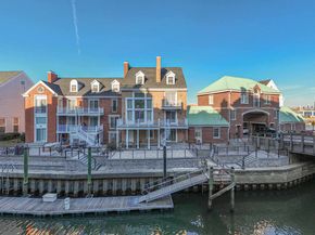 30 Half Moon Isle, Jersey City NJ 07305-5408