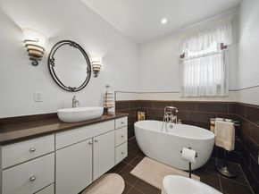30 Half Moon Isle, Jersey City NJ 07305-5408