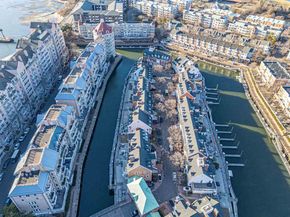 30 Half Moon Isle, Jersey City NJ 07305-5408