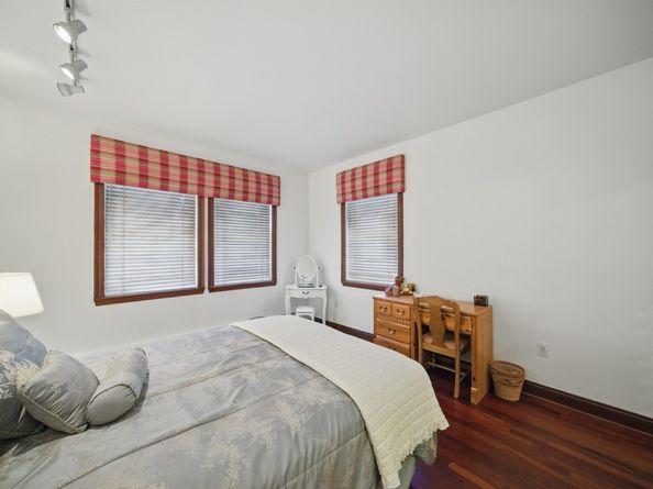 30 Half Moon Isle, Jersey City NJ 07305-5408