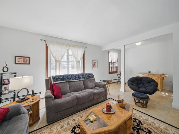 30 Half Moon Isle, Jersey City NJ 07305-5408