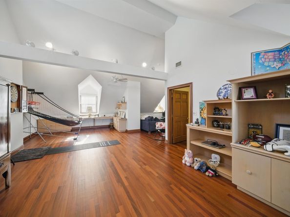 30 Half Moon Isle, Jersey City NJ 07305-5408