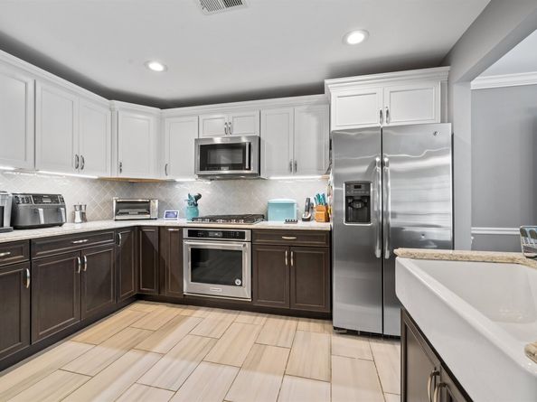 32 Marina Dr, Bayonne NJ 07002
