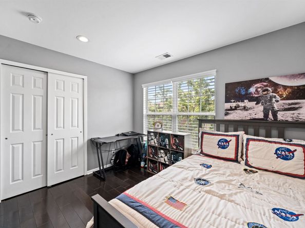 32 Marina Dr, Bayonne NJ 07002