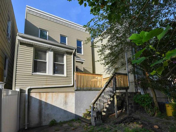 426 Hancock Pl, Fairview NJ 07022