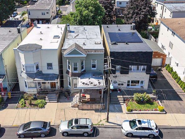 426 Hancock Pl, Fairview NJ 07022