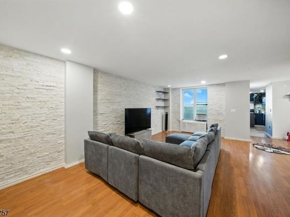 50 Glenwood Ave 702, Jersey City NJ 07306