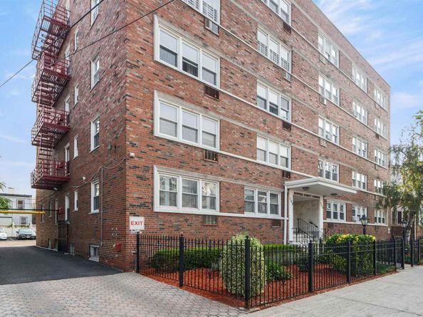 154 Bowers St B, Jersey City NJ 07307-2924