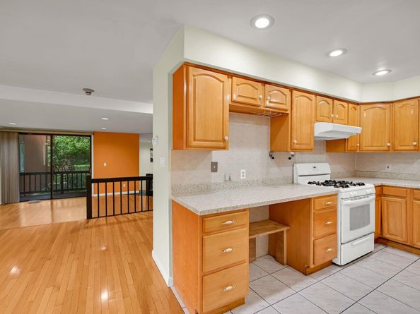 395 Whimbrel Lane 395, Secaucus NJ 07094