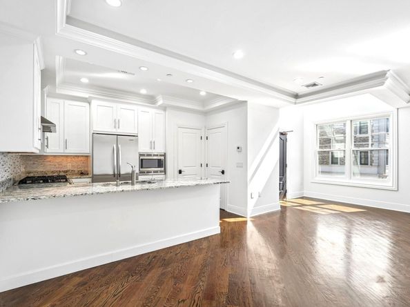 6 Marquis Court, Edgewater NJ 07020