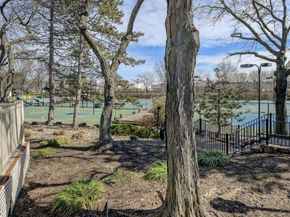 598 Sanderling Ct 598, Secaucus NJ 07094