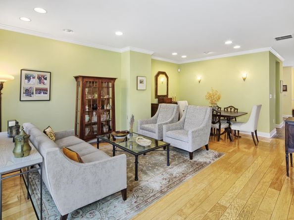 377 Kingston Ct, West New York NJ 07093