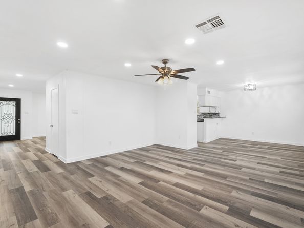 5127 W Bellfort Avenue, Houston TX 77035