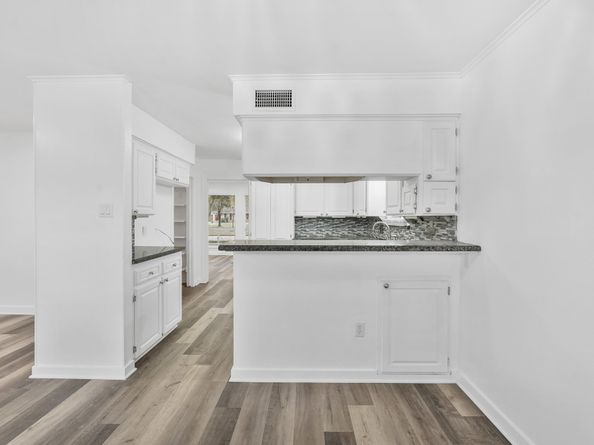 5127 W Bellfort Avenue, Houston TX 77035