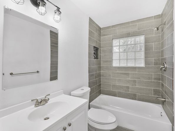 5127 W Bellfort Avenue, Houston TX 77035