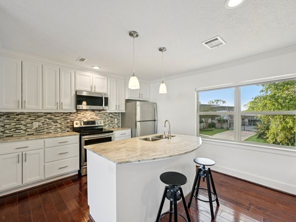 1302 Riverview Circle, Houston TX 77077