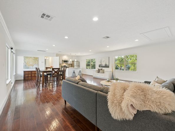 1302 Riverview Circle, Houston TX 77077