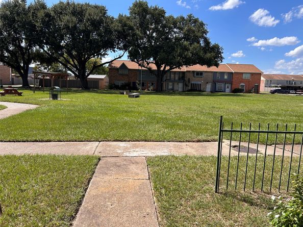 129 Casa Grande Drive 129, Houston TX 77060