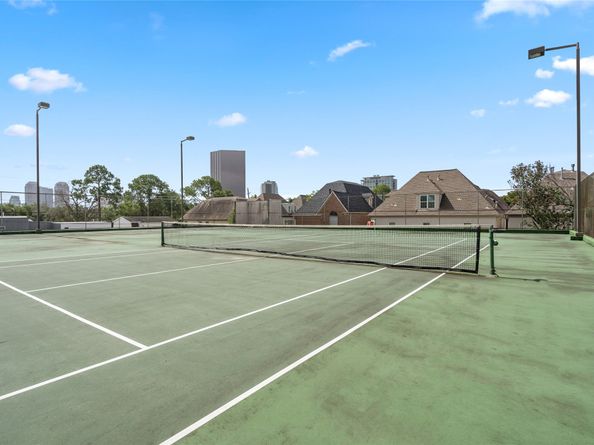 1111 Bering Drive 805, Houston TX 77057