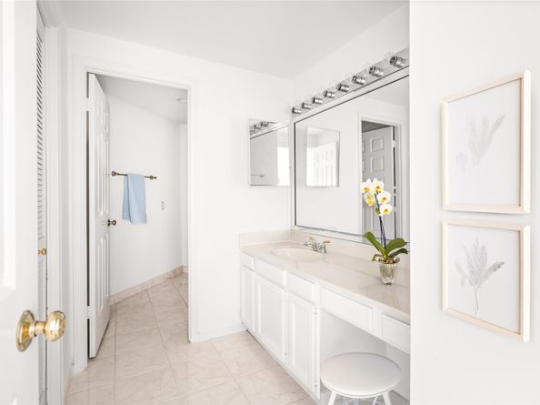 1111 Bering Drive 805, Houston TX 77057