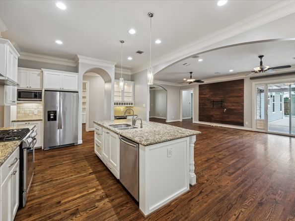 1115 Du Barry Lane, Houston TX 77018