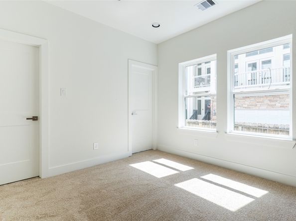 2426 Ella Boulevard, Houston TX 77008