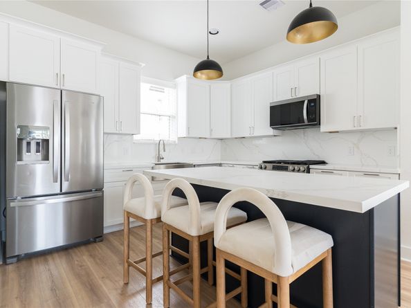 2426 Ella Boulevard, Houston TX 77008