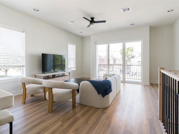 2426 Ella Boulevard, Houston TX 77008