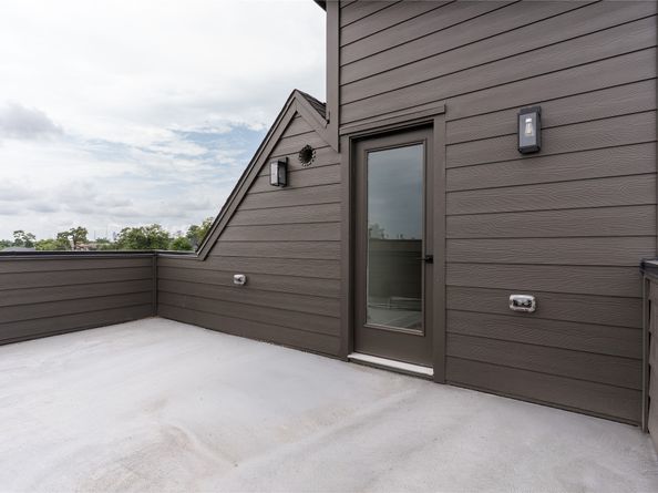 2426 Ella Boulevard, Houston TX 77008