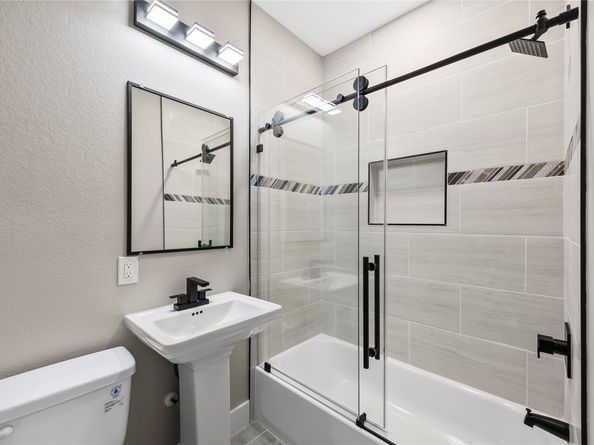 5949 Collingsworth Street, Houston TX 77026