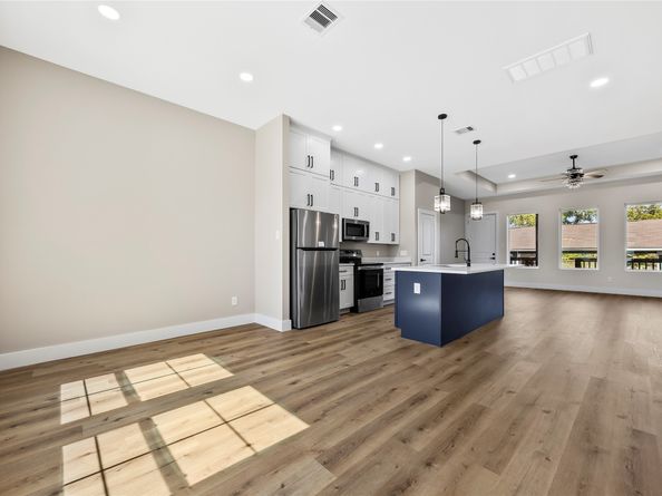 5949 Collingsworth Street, Houston TX 77026