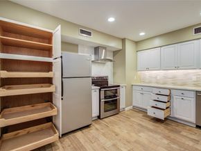 2700 Bellefontaine Street A31 32, Houston TX 77025