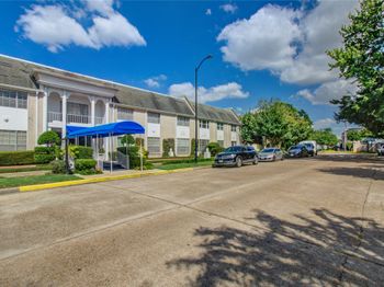 2700 Bellefontaine Street