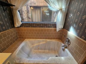 1919 Mosa Creek Court, Houston TX 77017