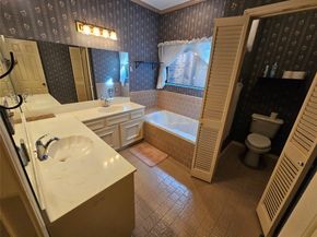 1919 Mosa Creek Court, Houston TX 77017