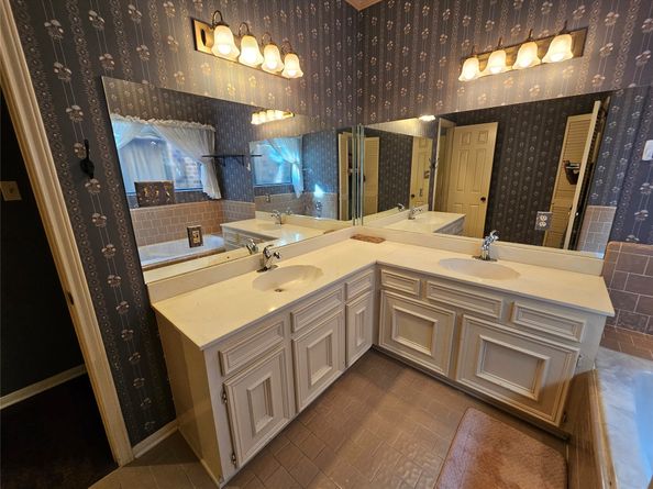 1919 Mosa Creek Court, Houston TX 77017