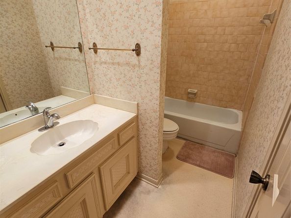 1919 Mosa Creek Court, Houston TX 77017