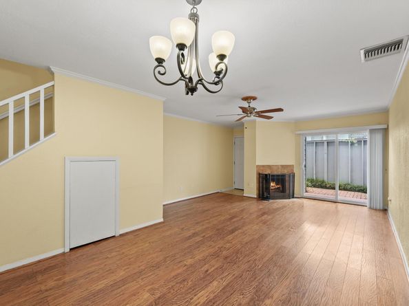 5050 Glenmont Drive F5, Houston TX 77081