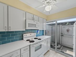 5050 Glenmont Drive F5, Houston TX 77081